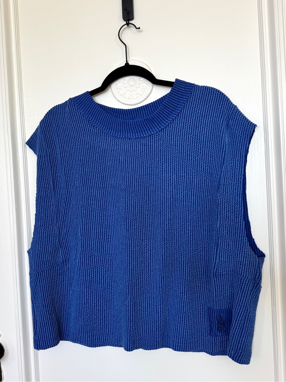FREE PEOPLE Sleeveless Knit Crop Top in Royal Blue